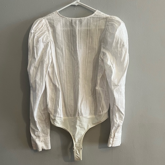 Danielle Bernstein Size Small Deep V White Bodysuit. - Picture 8 of 8